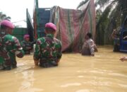 Polisi Dan Marinir Bantu Kenderaan Terjebak Banjir Di Perbatasan Aceh Tamiang