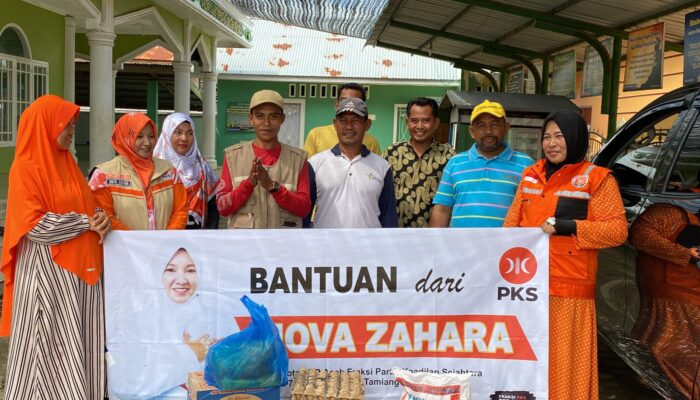 Terobos Daerah Terisolir, Nova Zahara Bantu Korban Banjir Tamiang