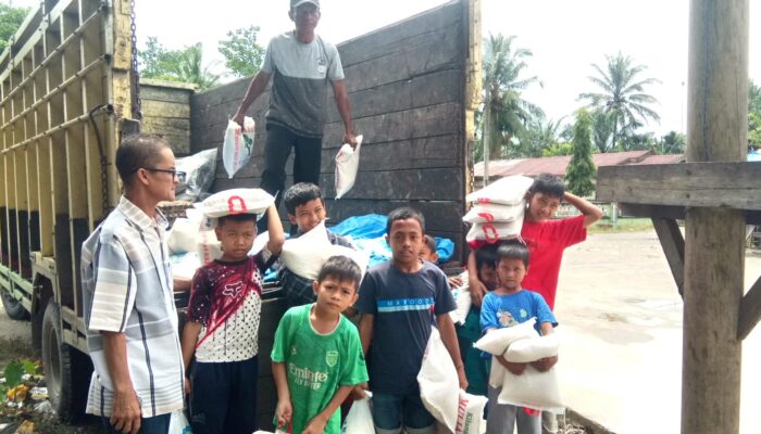Warga Pangkalansusu Bantu Sembako Korban Banjir Aceh Tamiang