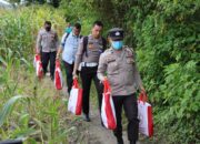 Bhabinkamtibmas Polres Taput Salurkan Bantuan Presiden RI Dan Kapolri Kepada Korban Gempa