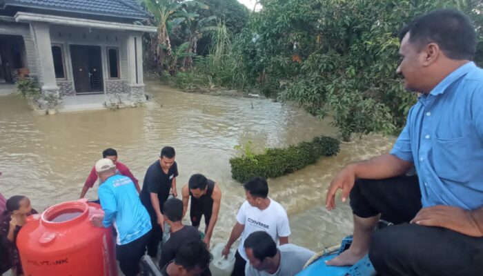 Perumda Tirta Tamiang Kerahkan 10 Mobil Tangki Air Bersih Untuk Pengungsi
