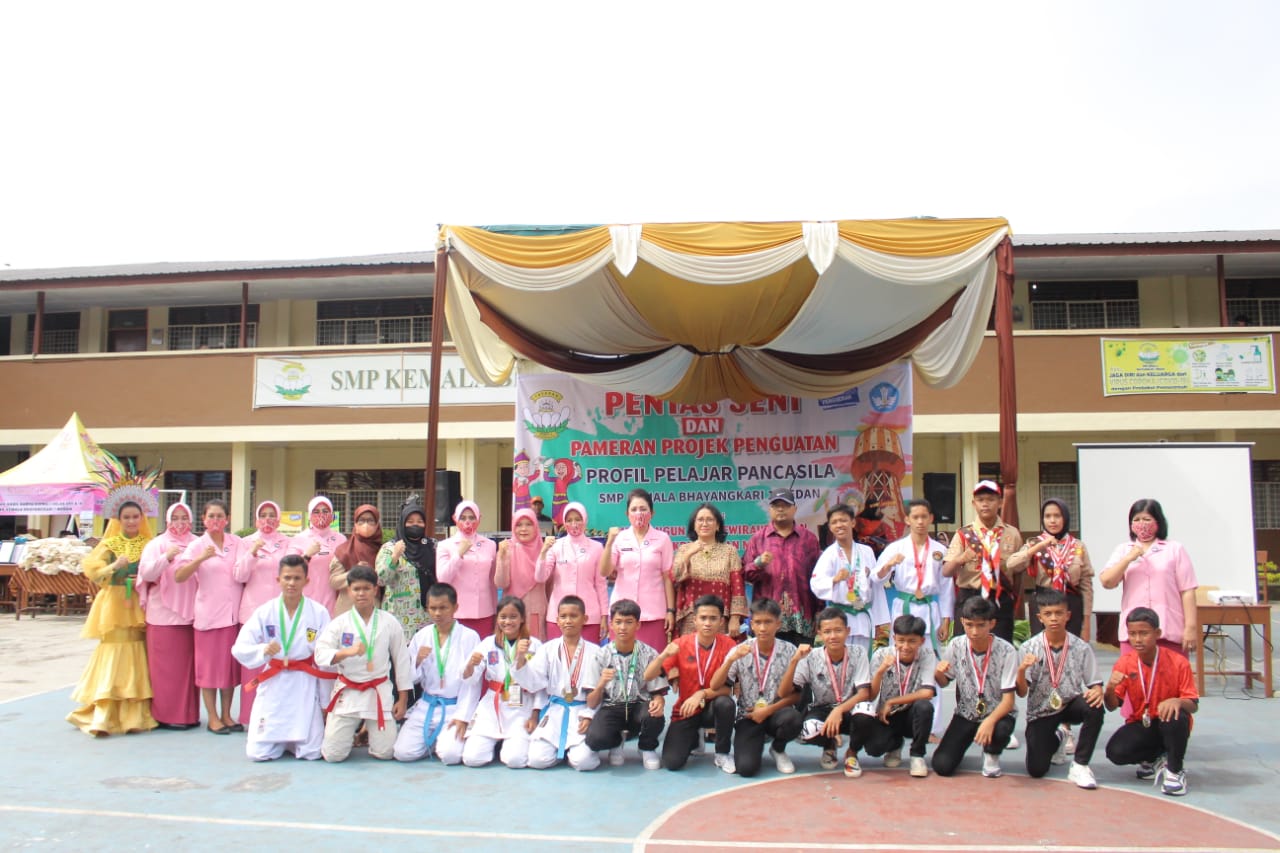 SMP Kemala Bhayangkari 1 Medan Gelar Pentas Seni Dan Pameran