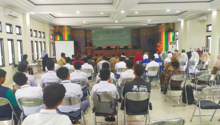 40 Guru Dan Siswa Diedukasi Untuk Tidak Panik Saat Terjadi Kabakaran