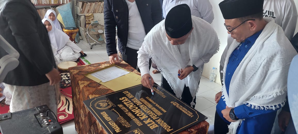 Ketum PAN Zulkifli Hasan Bantu Rp50 Juta Untuk Pembangunan Ponpes Darul Ikhlas Ketum PAN Zulkifli Hasan Bantu Rp50 Juta Untuk Pembangunan Ponpes Darul Ikhlas