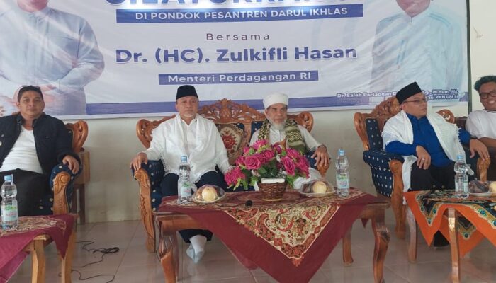 Ketum PAN Zulkifli Hasan Bantu Rp50 Juta Untuk Pembangunan Ponpes Darul Ikhlas