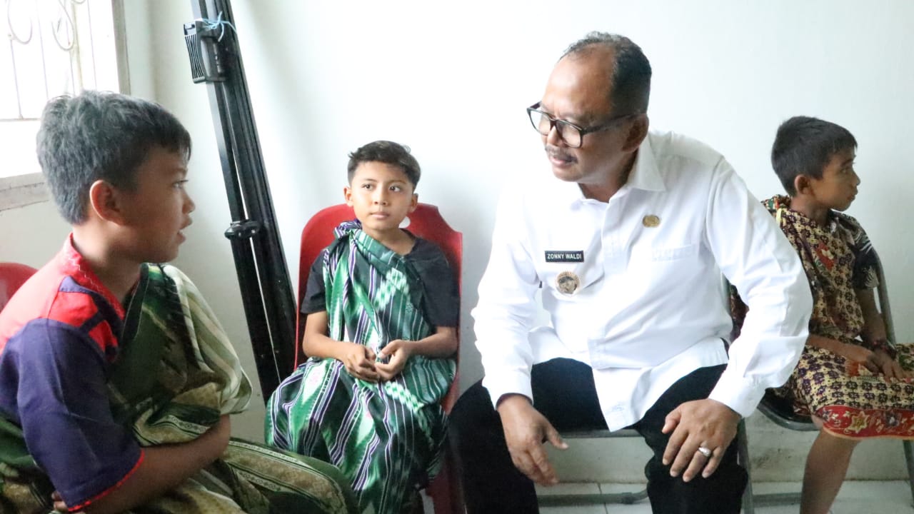Wabup Simalungun Tinjau Pengobatan Gratis Di Puskesmas Serbalawan.