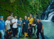 Pj Wali Kota Sabang Berbaur Dengan Masyarakat Gotong Royong di Objek Wisata Air Terjun