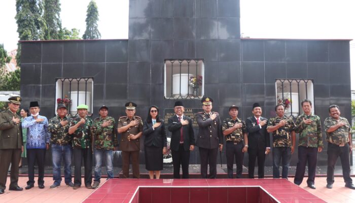 Peringatan Hari Pahlawan di Kabupaten Toba Diawali Upacara Ziarah