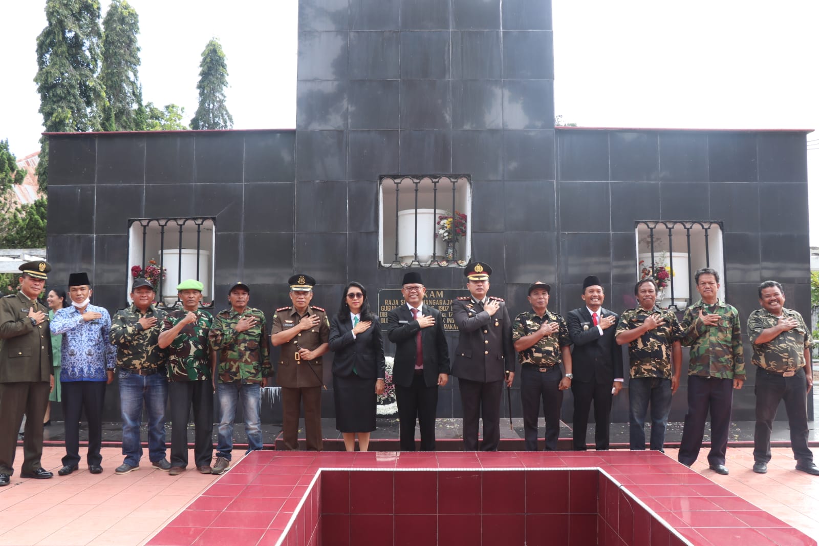 Peringatan Hari Pahlawan di Kabupaten Toba Diawali Upacara Ziarah