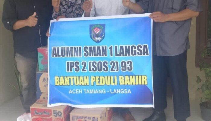Alumni SMAN 1 Langsa<br>Serahkan Bantuan Korban Banjir