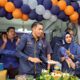 JAJARAN pengurus DPD Partai Nasdem Medan potong tumpeng perayaan HUT Partai Nasdem ke 11 tahun, Jumat (11/11). Waspada/Yuni Naibaho