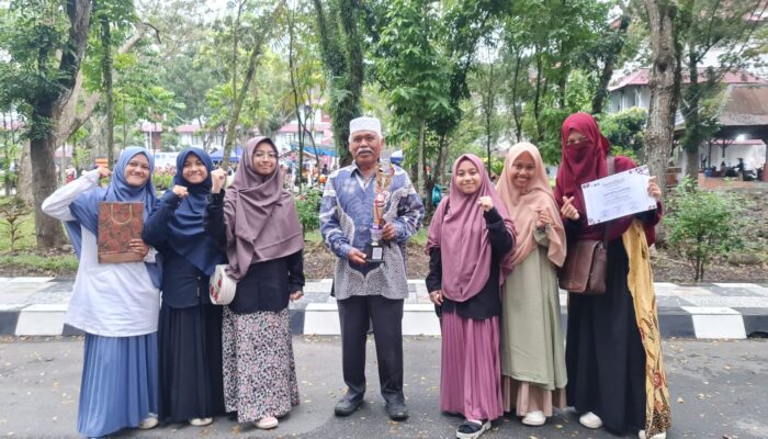 Siswa MA Swasta YP Bina Santri Juara Lomba Musikalisasi Puisi
