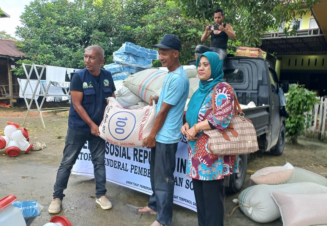 Bangkitkan Ekonomi Masyarakat, Kemensos Salurkan Bantuan Sosial Di Aceh Timur