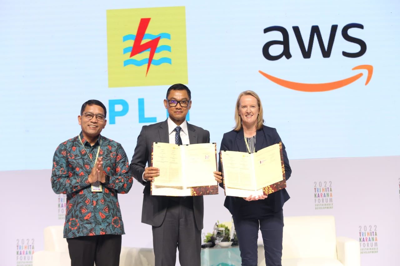 PLN Dan Amazon Teken Kesepakatan Proyek Tenaga Surya 210 MW