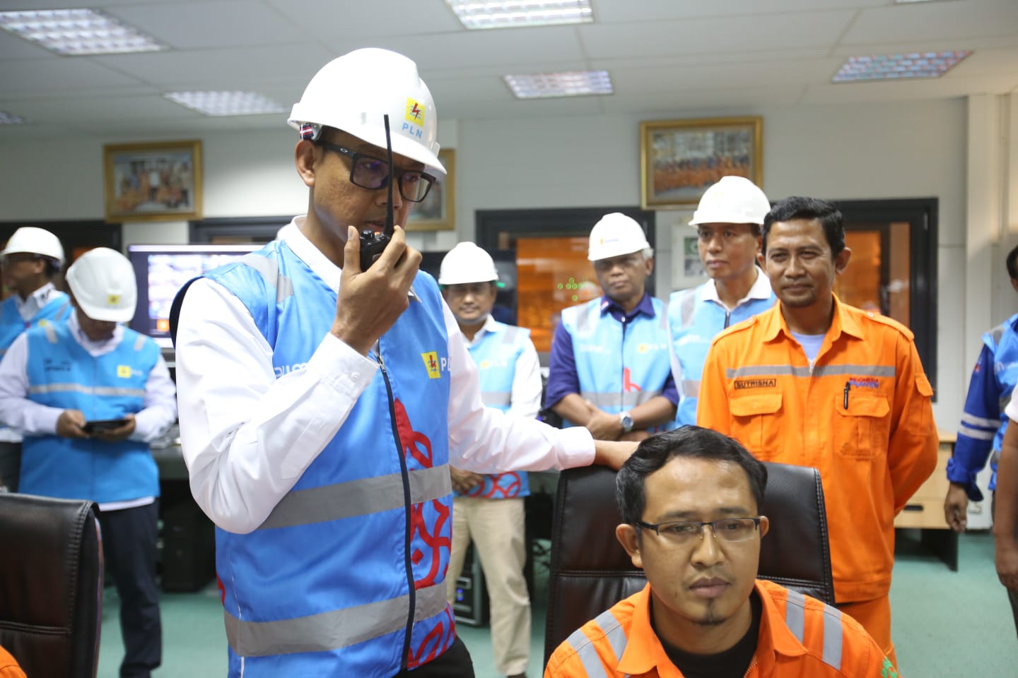 Direktur Utama PT PLN (Persero) Darmawan Prasodjo memimpin langsung siaga kelistrikan dengan menyisir posko kelistrikan di posko monitoring kelistrikan di Nusa Dua, hingga Stasiun Pengisian Kendaraan Listrik Umum (SPKLU) ITDC I Nusa Dua, untuk memastikan seluruh infrastruktur kelistrikan hingga personel telah bersiaga untuk memastikan kelancaran acara yang dihadiri para pemimpin negara anggota G20 ini dengan menghadirkan listrik tanpa kedip.