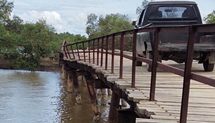 Jembatan Nyaris Roboh, Gampong Naleung Terancam Terisolir
