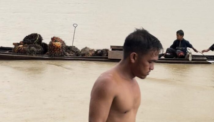 Getek Penghubung Kampung Baling Karang Terputus Diterjang Banjir