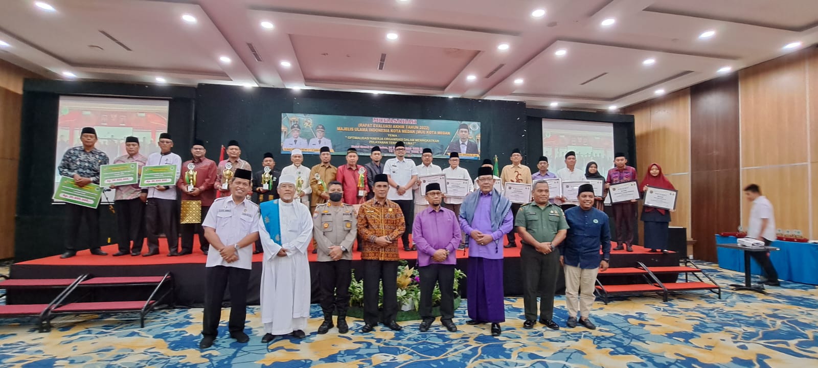 Muhasabah Akhir Tahun 2022, MUI Medan Beri Award Masjid Mandiri Dan MUI Kecamatan Terbaik