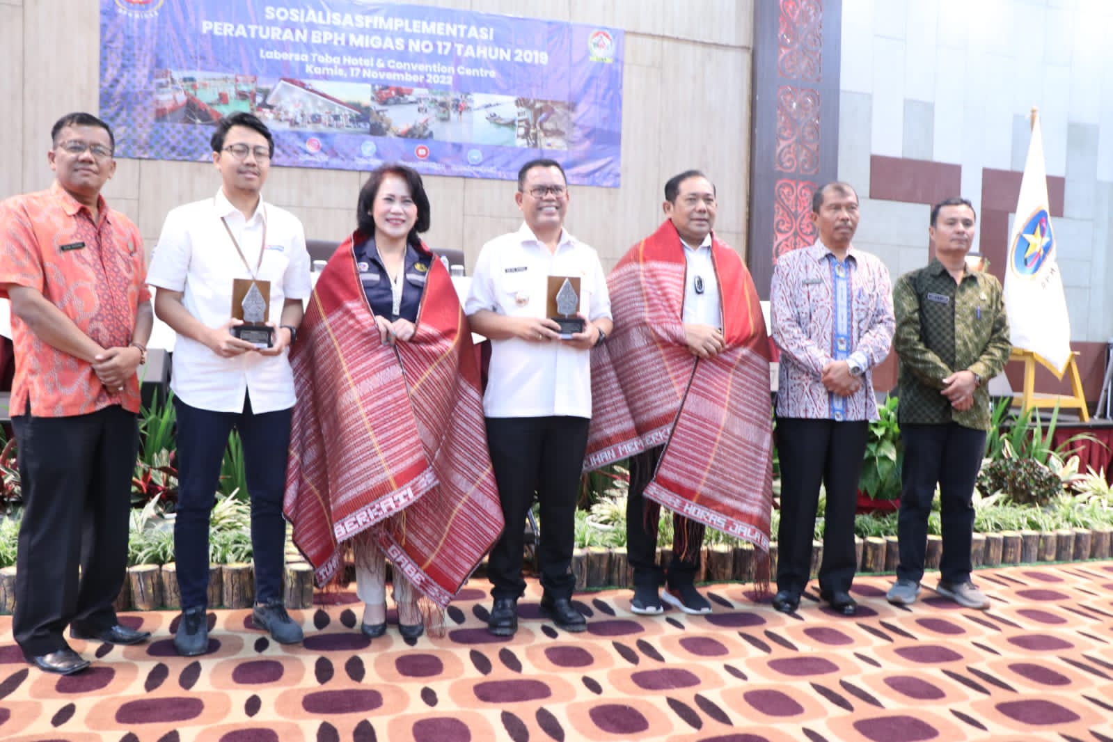 Bupati Toba Berharap Ada Solusi Bagi Masyarakat Yang Jauh Dari SPBU Bupati Toba Berharap Ada Solusi Bagi Masyarakat Yang Jauh Dari SPBU