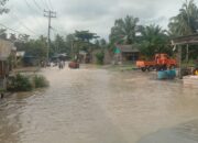 Banjir Landa Batubara, Bupati Zahir Bersama Ketua Kadin Bagi Bantuan