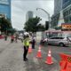 Seorang Polantas sedang berjaga-jaga di perempatan Jl. Prof HM Yamin-Jl. Balai Kota pada pelaksanaan perubahan 13 arus lalulintas di Kota Medan, Sabtu (19/11). Waspada/ist