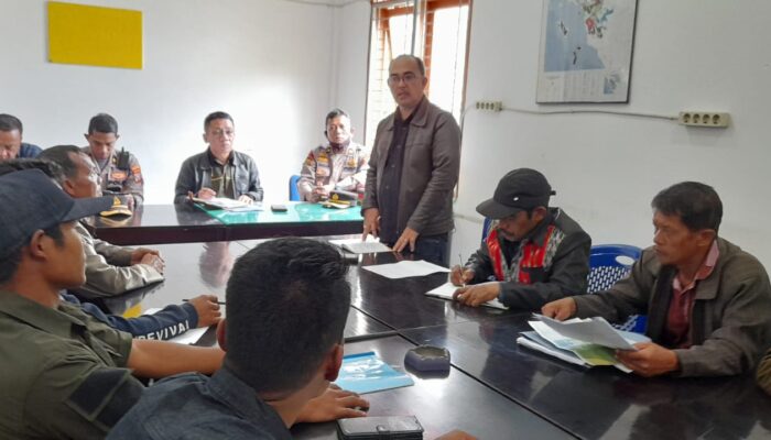 Penyadap Getah Pinus Geruduk KPH XIII Doloksanggul