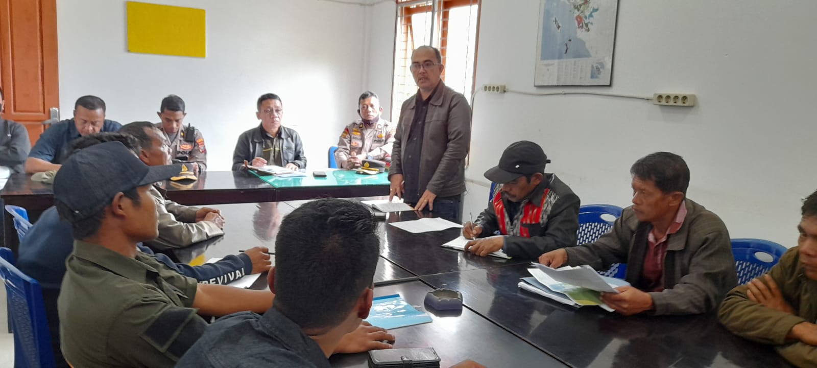 Penyadap Getah Pinus Geruduk KPH XIII Doloksanggul