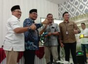 Anwar Idris Serahkan MesinBoat BBG Ke Nelayan Langsa