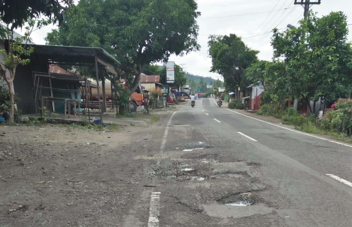 Jalan Sihepeng-Panyabungan Bertaruh Nyawa, Warga Resah