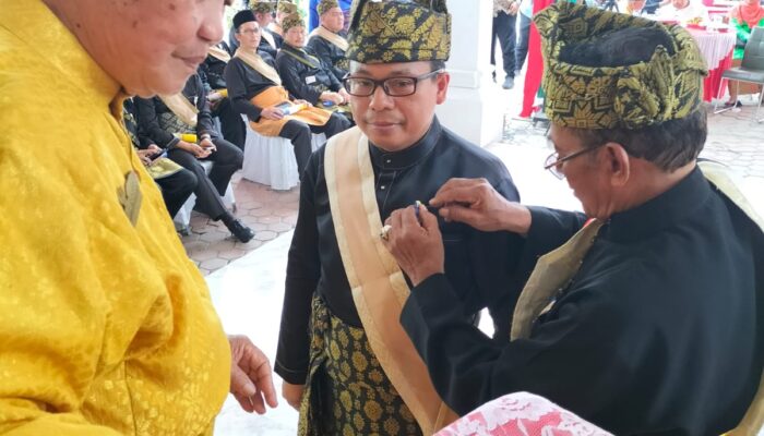 Zulkifli Sitorus Dianugerahi Gelar Datuk Widyanata Mukti Dari Raja Bedagai