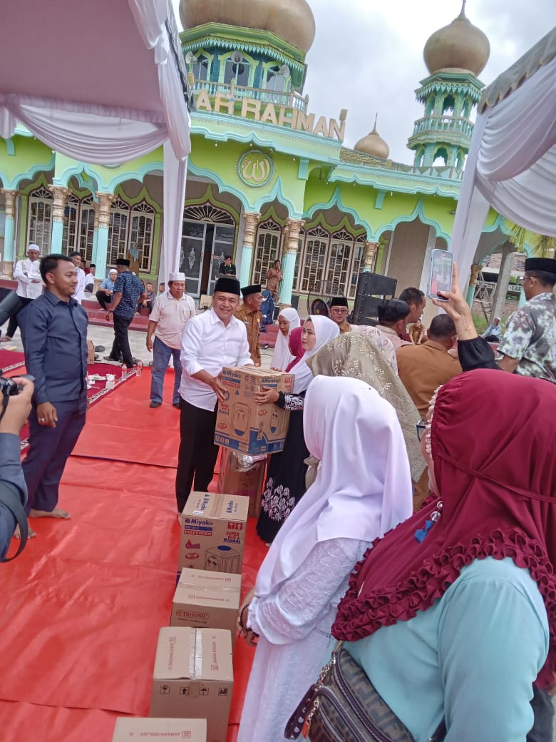 Bupati Zahir: Kegiatan Majelis Ta'lim Merupakan Revolusi Mental Bupati Zahir: Kegiatan Majelis Ta'lim Merupakan Revolusi Mental