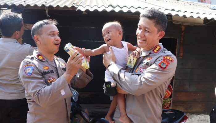 Kapolrestabes Medan Bantu Anak Stunting Di Belawan