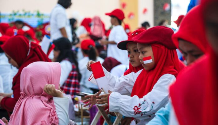 Berikan Bantuan Siswa Miskin, Bukti Pemko Sangat Peduli Terhadap Pendidikan Anak