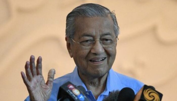Kalah Pemilu, Mahathir Ingin Fokus Tulis Sejarah