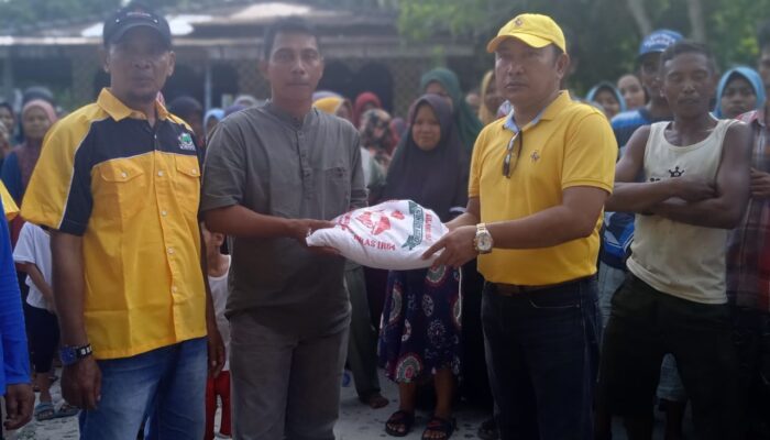 Golkar Peduli Salurkan 3,5 Ton Beras Kepada 700 Warga Terdampak Banjir