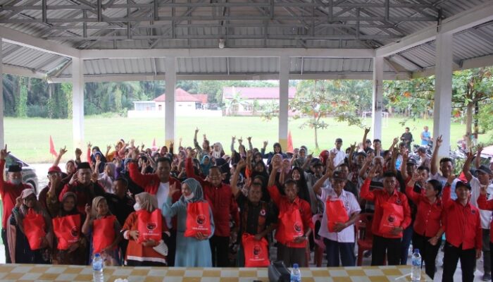 PDIP Labura Bagikan 1000 Paket Sembako Di Acara Rakercab III