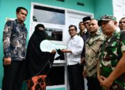 Pj Wali Kota Serahkan Rumah Warga Duafa Lhong Raya