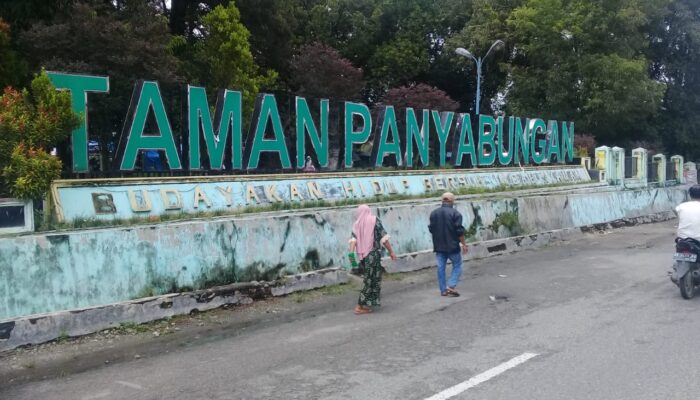 Taman Panyabungan Tak Terurus