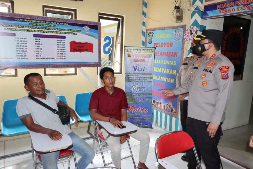Kapolres Toba Sidak Unit Satuan Penyelenggara Administrasi SIM