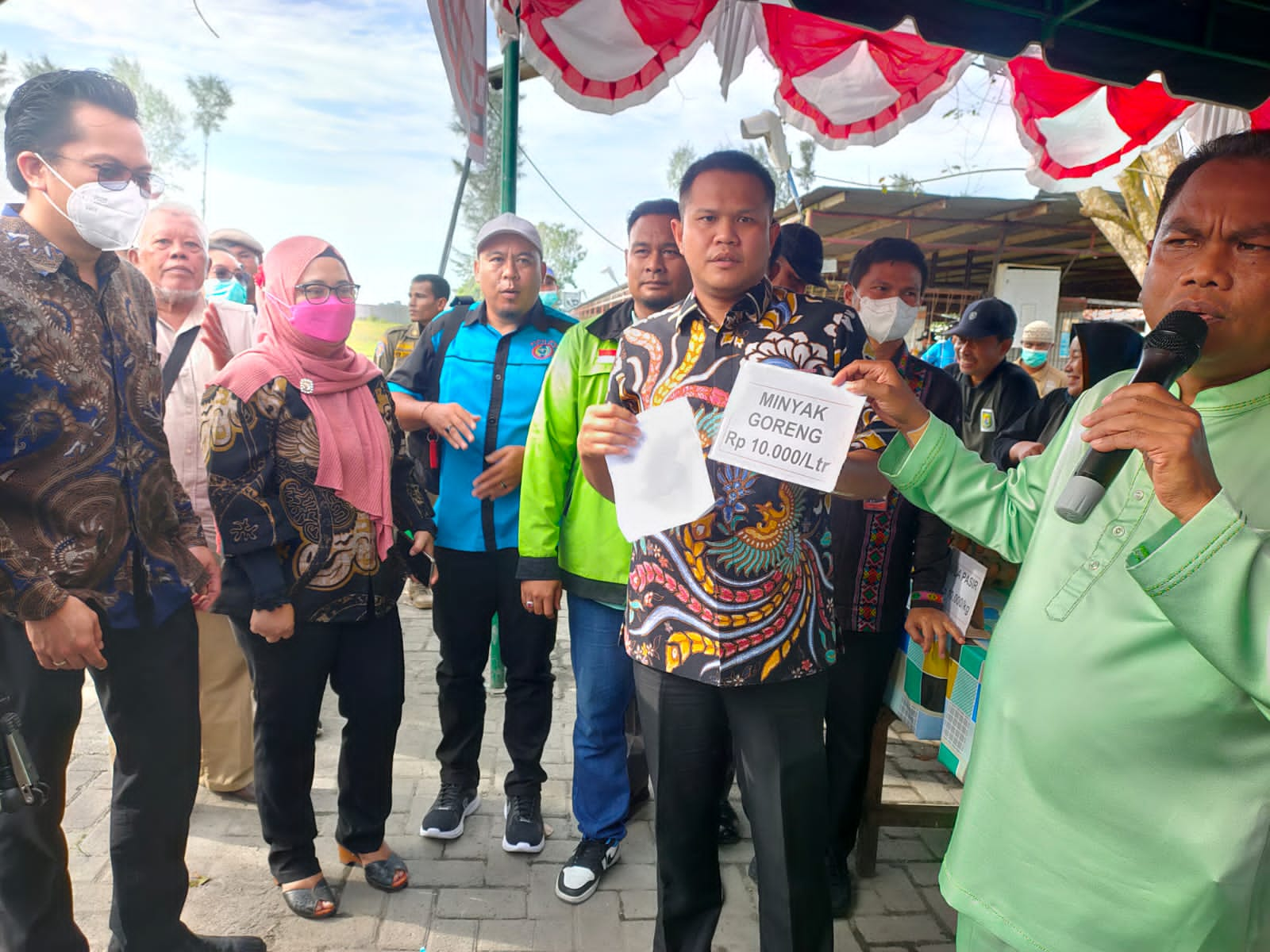 Launching Pasar Murah Di RSI Bupati Sergai Darma Wijaya Ajari Buruh Berusaha