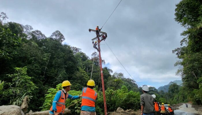 PLN Berhasil Pulihkan 100 Persen Kelistrikan di Mandailing Natal, Pasca Longsor