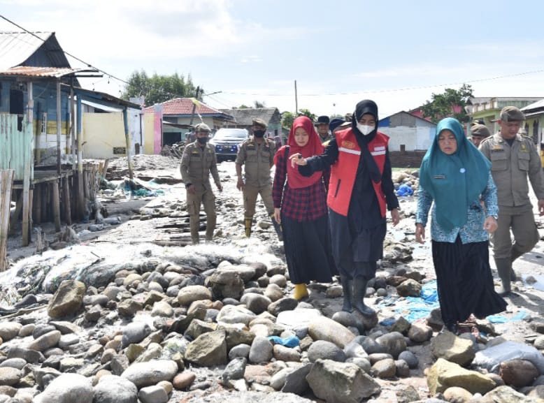 Warga Terdampak Gelombang Pasang Dapat Perhatian BK3S Batubara Warga Terdampak Gelombang Pasang Dapat Perhatian BK3S Batubara
