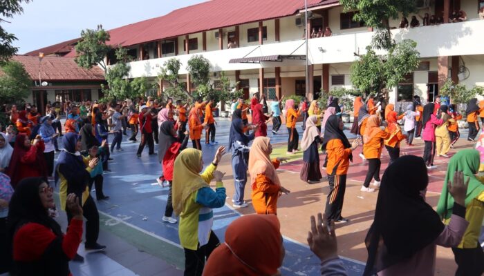 Didukung Komite, Perayaan Hari Guru Di MAN 2 Model Meriah