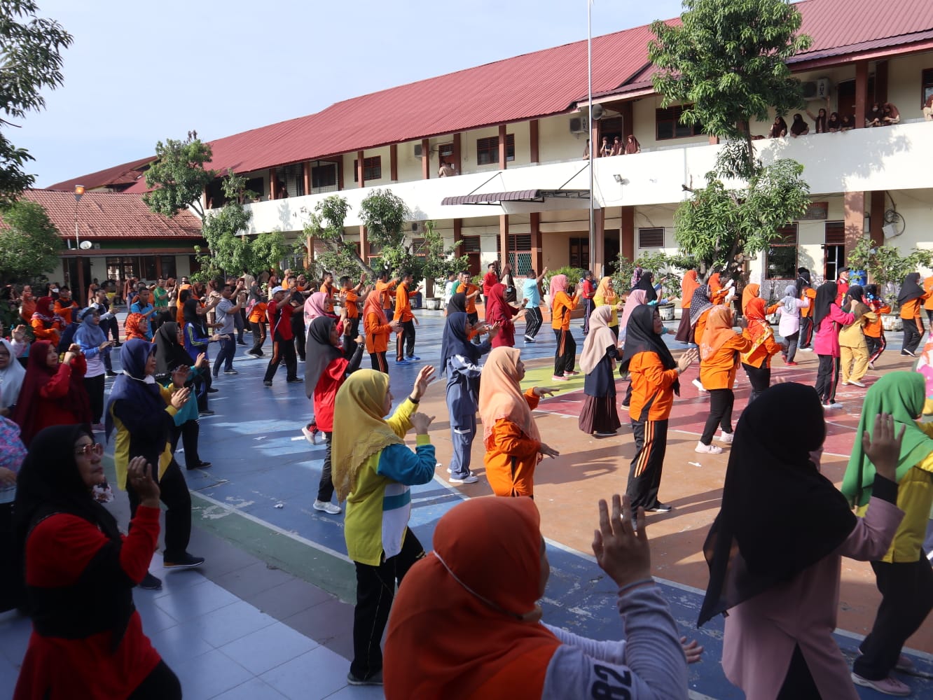 Didukung Komite, Perayaan Hari Guru Di MAN 2 Model Meriah