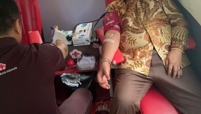 Bakti Sosial, Ketua DPRD Sumut Ikut Donor Darah Bersama Warga Johor