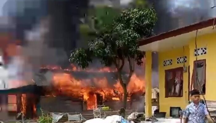 Dua Rumah Hangus Terbakar Di Agara