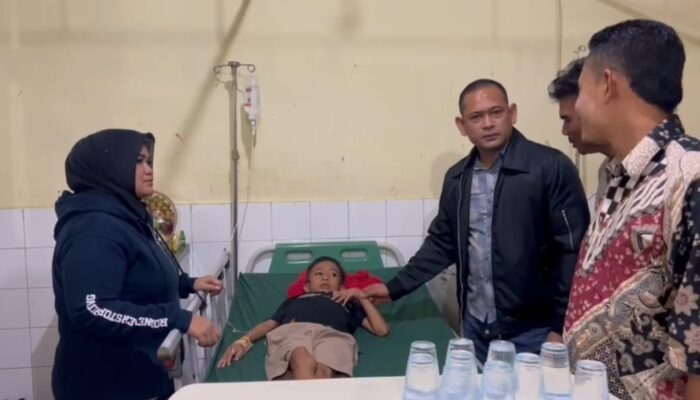 Kisah Haru Kapolres Lhokseumawe dan Ketua Bhayangkari Jenguk Bocah Penderita Leukemia Di RS Cut Meutia