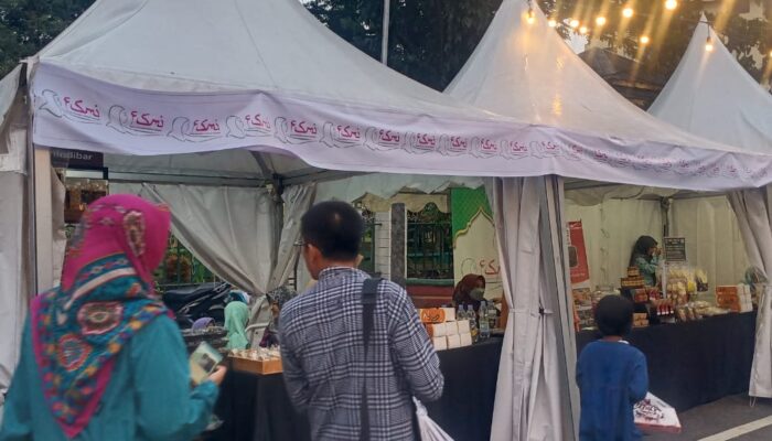 Populerkan Produk UMKM FKMI Peserta Pekan KHAS