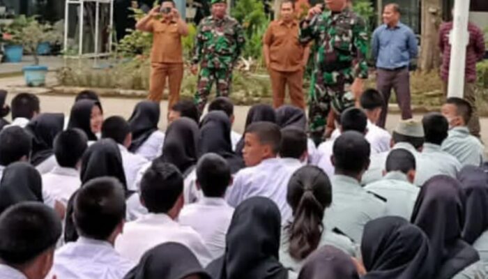Danramil Medan Petisah Pembina Upacara Di SMKN 14 Medan