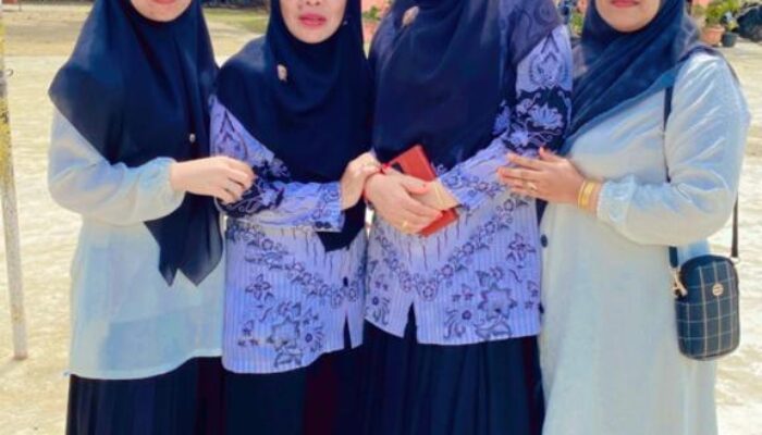 Ratusan Siswa SD Negeri 2 Tanah Pasir Kasih Kado Untuk Guru